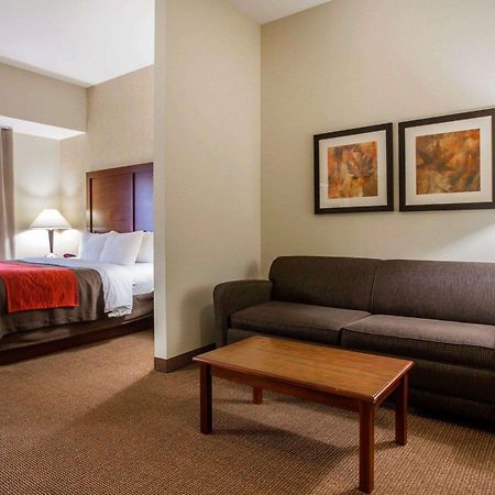 Comfort Inn & Suites Adj To Akwesasne Mohawk Casino Hogansburg Bagian luar foto