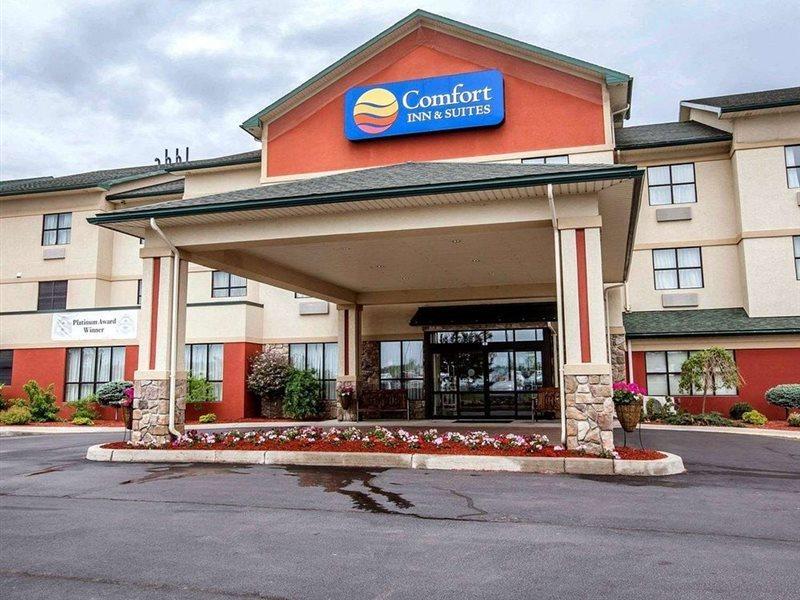 Comfort Inn & Suites Adj To Akwesasne Mohawk Casino Hogansburg Bagian luar foto