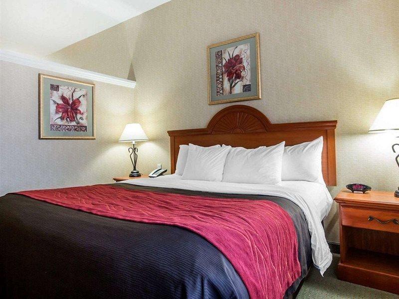 Comfort Inn & Suites Adj To Akwesasne Mohawk Casino Hogansburg Bagian luar foto