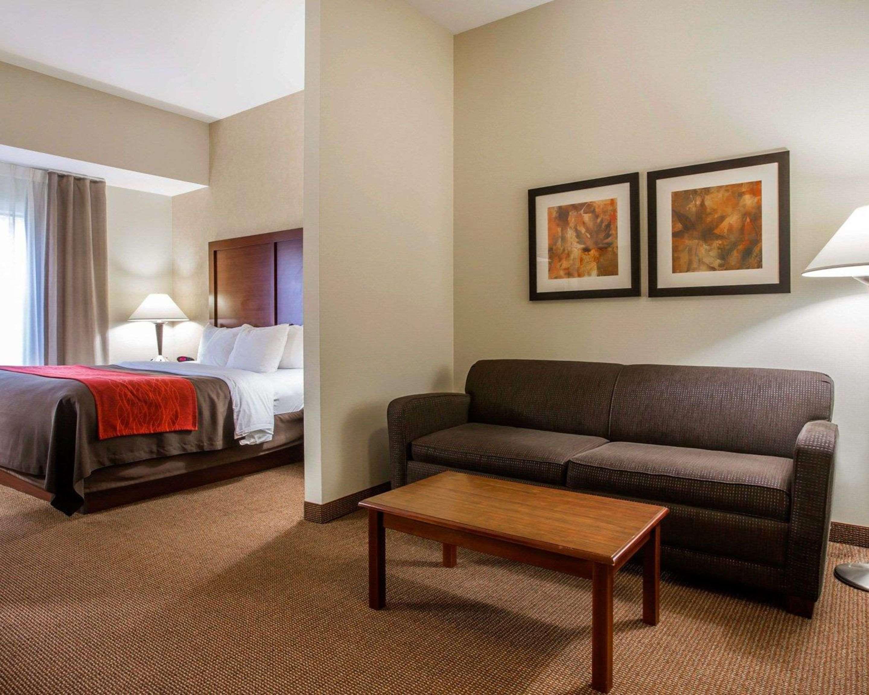 Comfort Inn & Suites Adj To Akwesasne Mohawk Casino Hogansburg Bagian luar foto