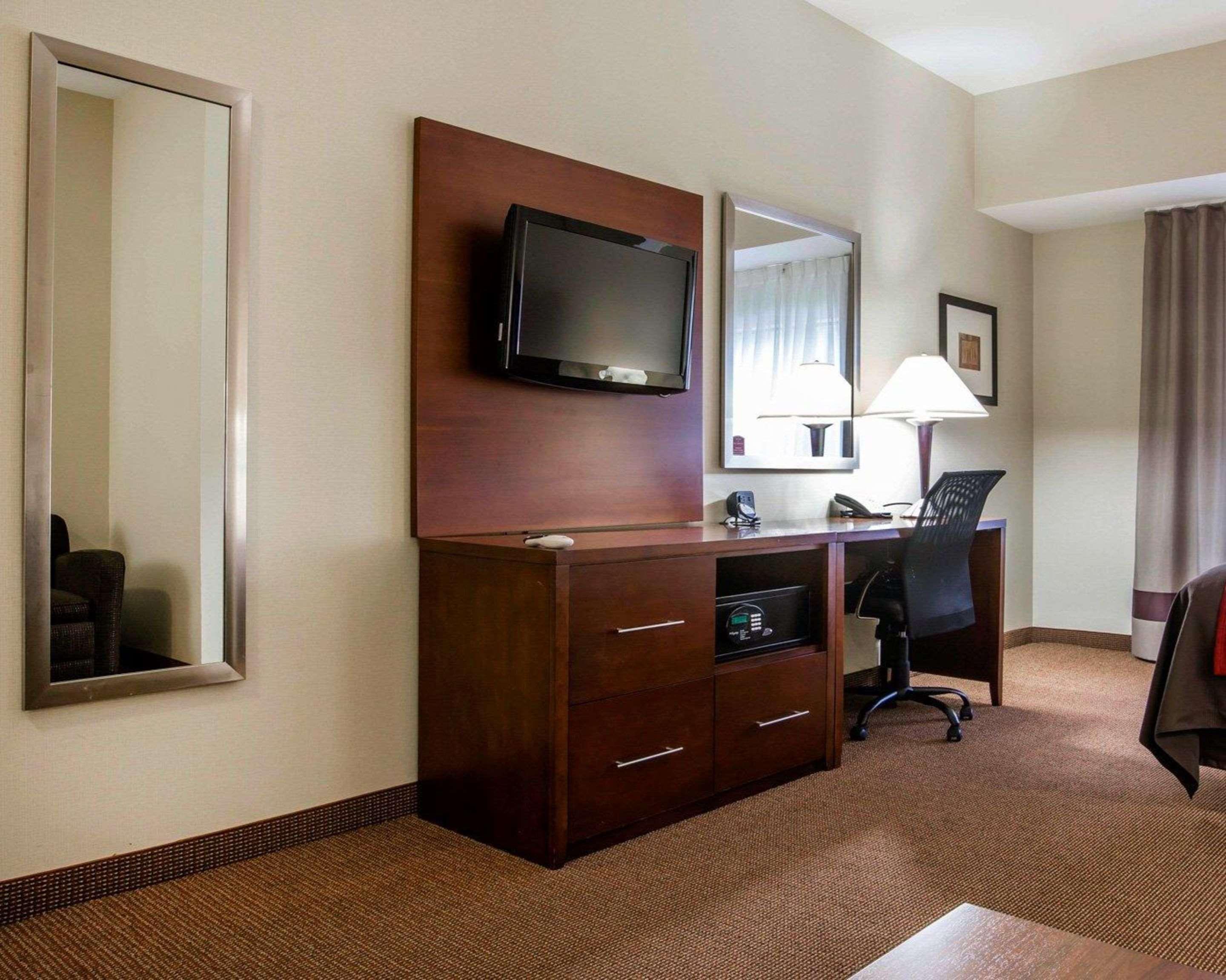 Comfort Inn & Suites Adj To Akwesasne Mohawk Casino Hogansburg Bagian luar foto