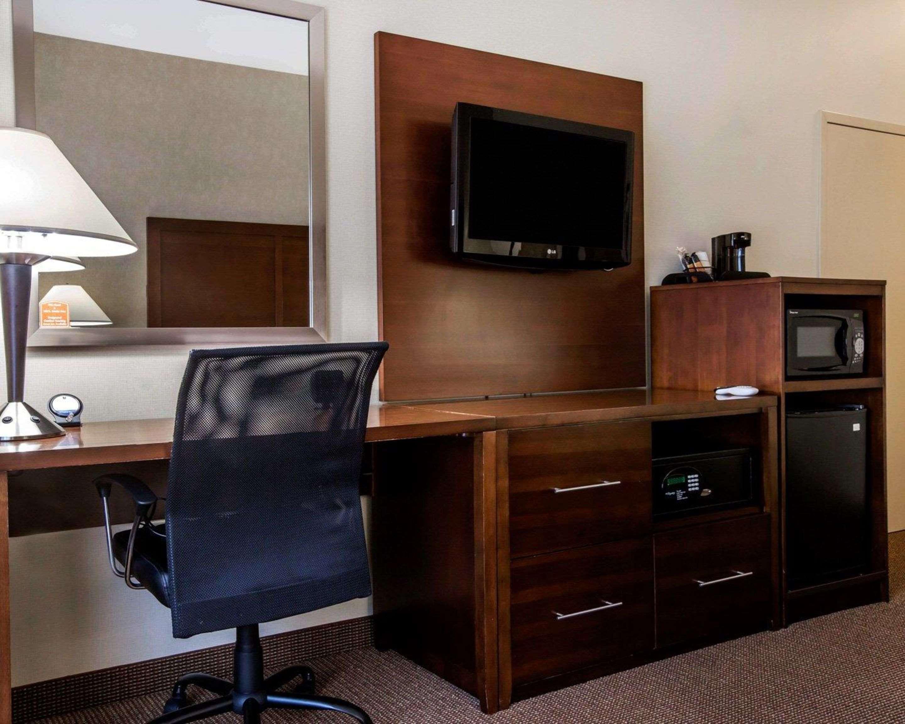 Comfort Inn & Suites Adj To Akwesasne Mohawk Casino Hogansburg Bagian luar foto