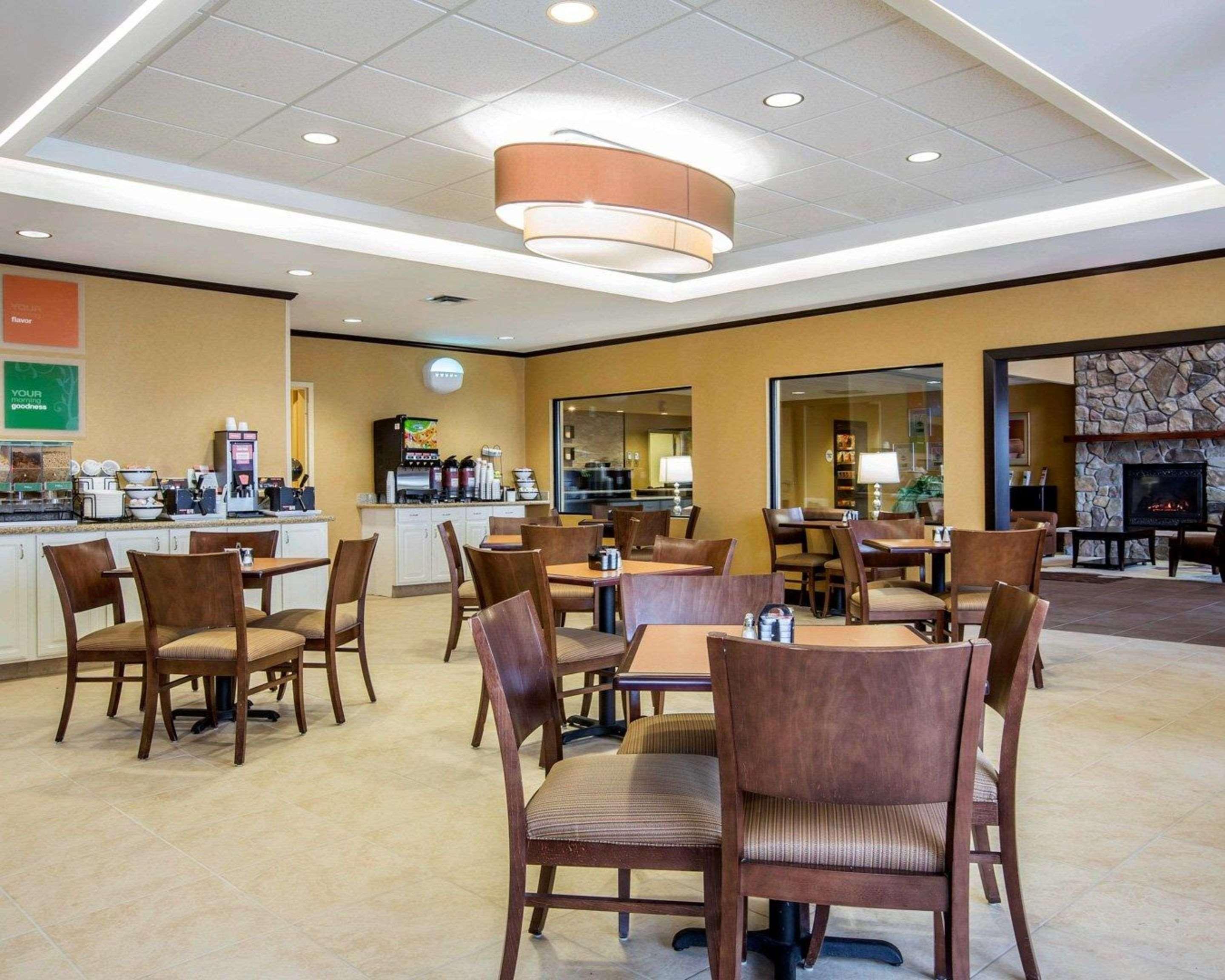 Comfort Inn & Suites Adj To Akwesasne Mohawk Casino Hogansburg Bagian luar foto