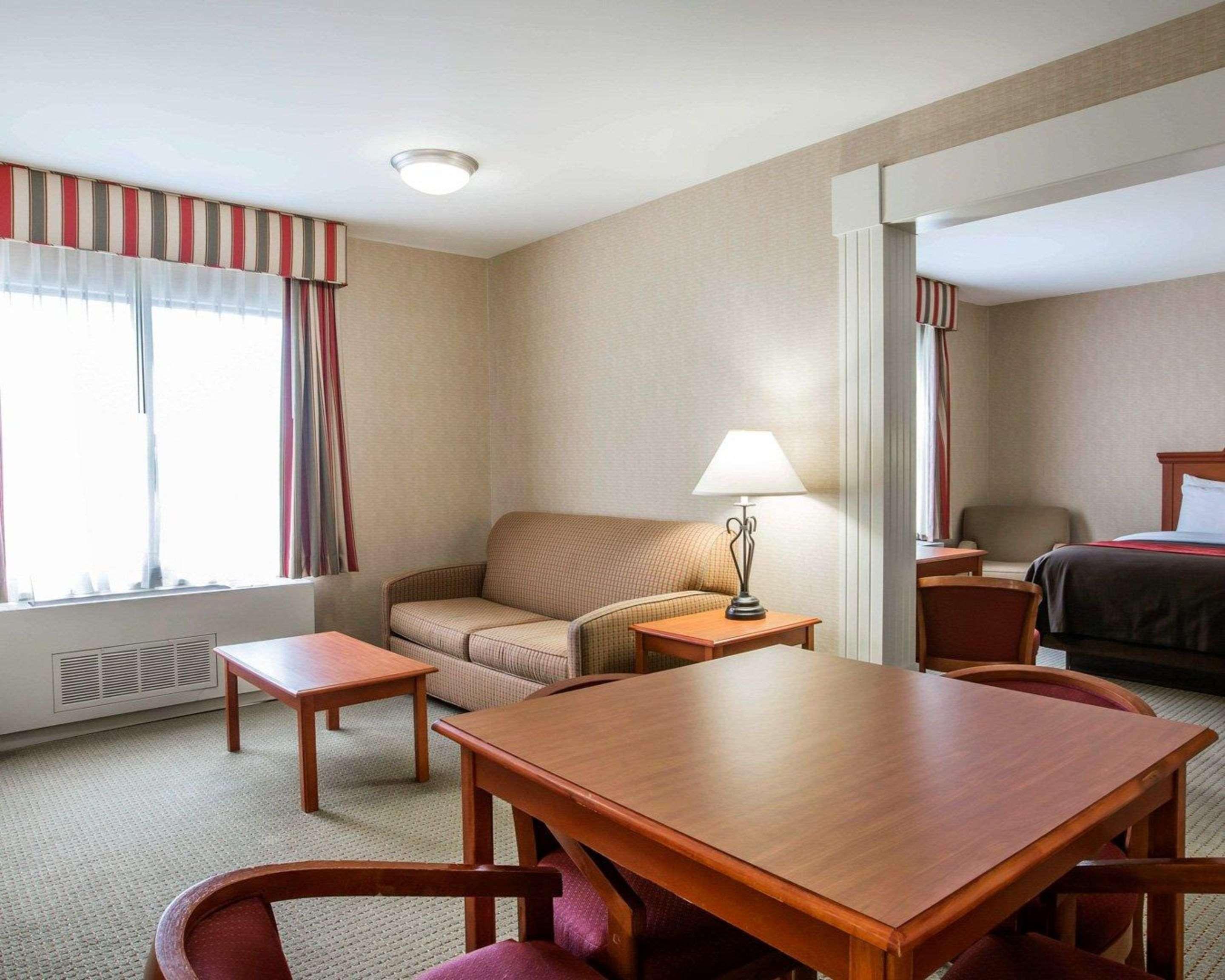 Comfort Inn & Suites Adj To Akwesasne Mohawk Casino Hogansburg Bagian luar foto