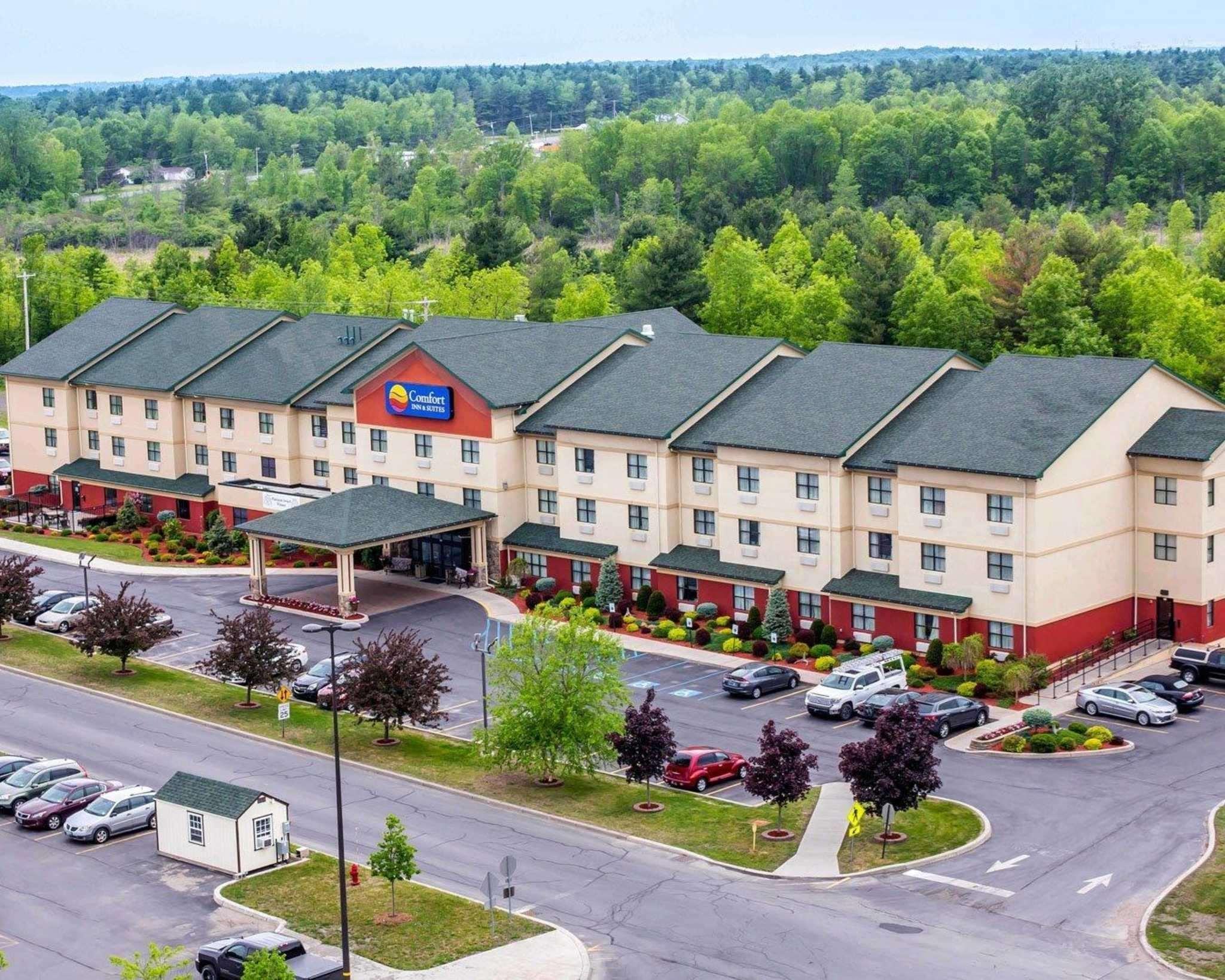 Comfort Inn & Suites Adj To Akwesasne Mohawk Casino Hogansburg Bagian luar foto