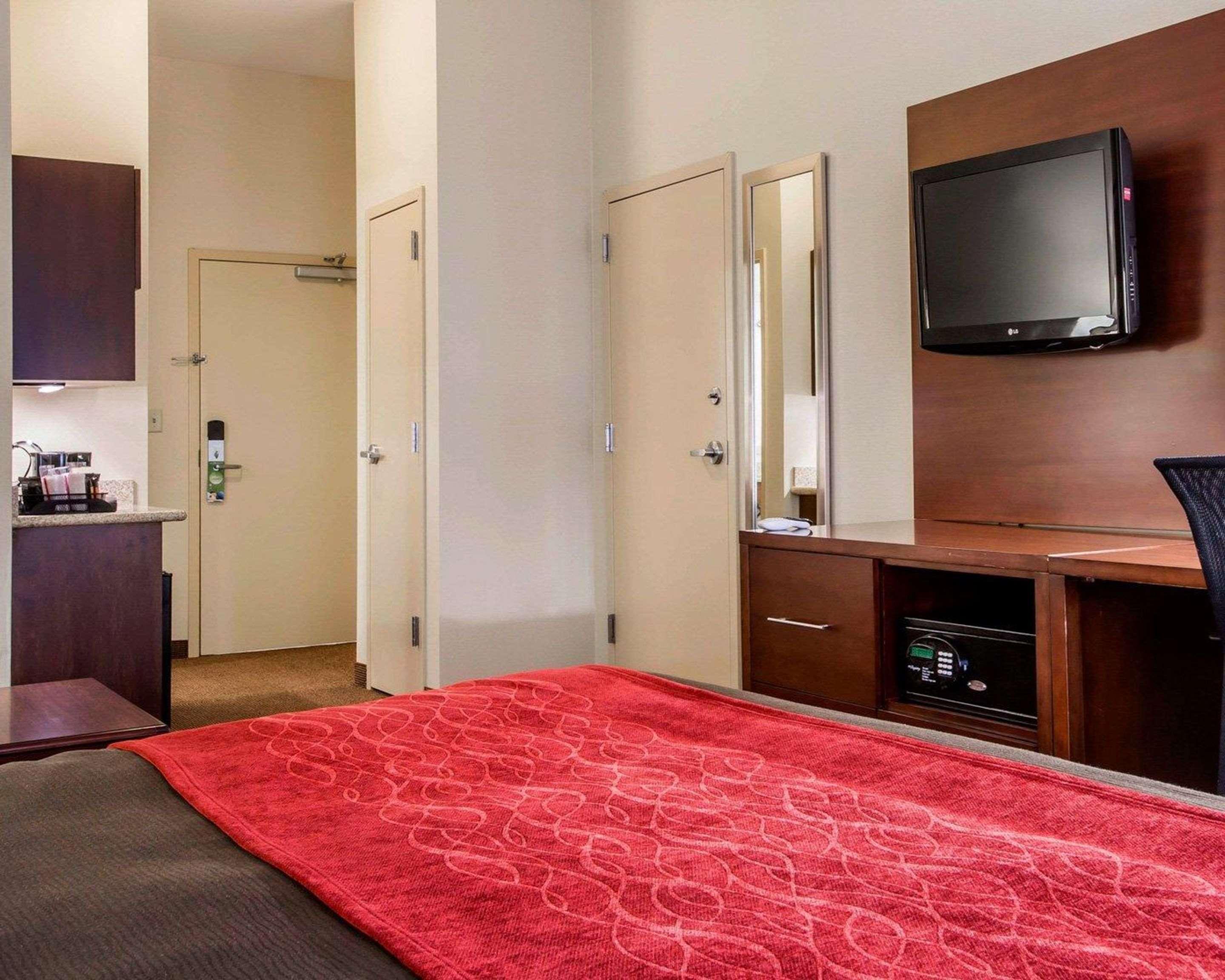 Comfort Inn & Suites Adj To Akwesasne Mohawk Casino Hogansburg Bagian luar foto