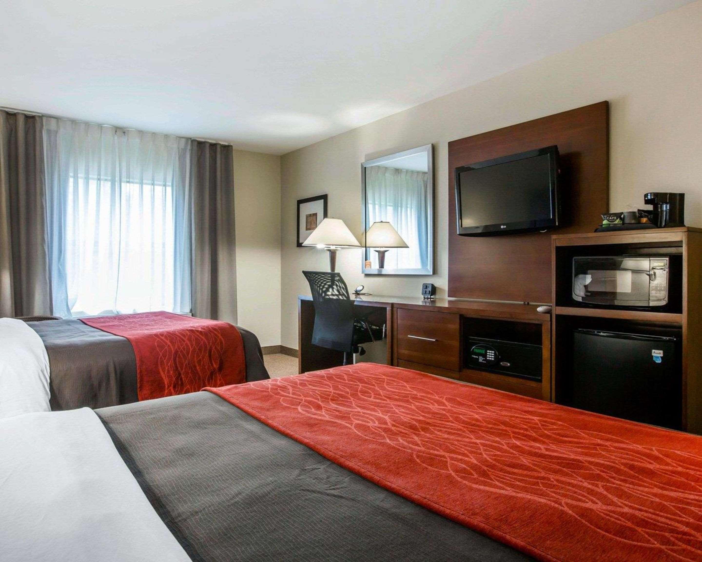 Comfort Inn & Suites Adj To Akwesasne Mohawk Casino Hogansburg Bagian luar foto