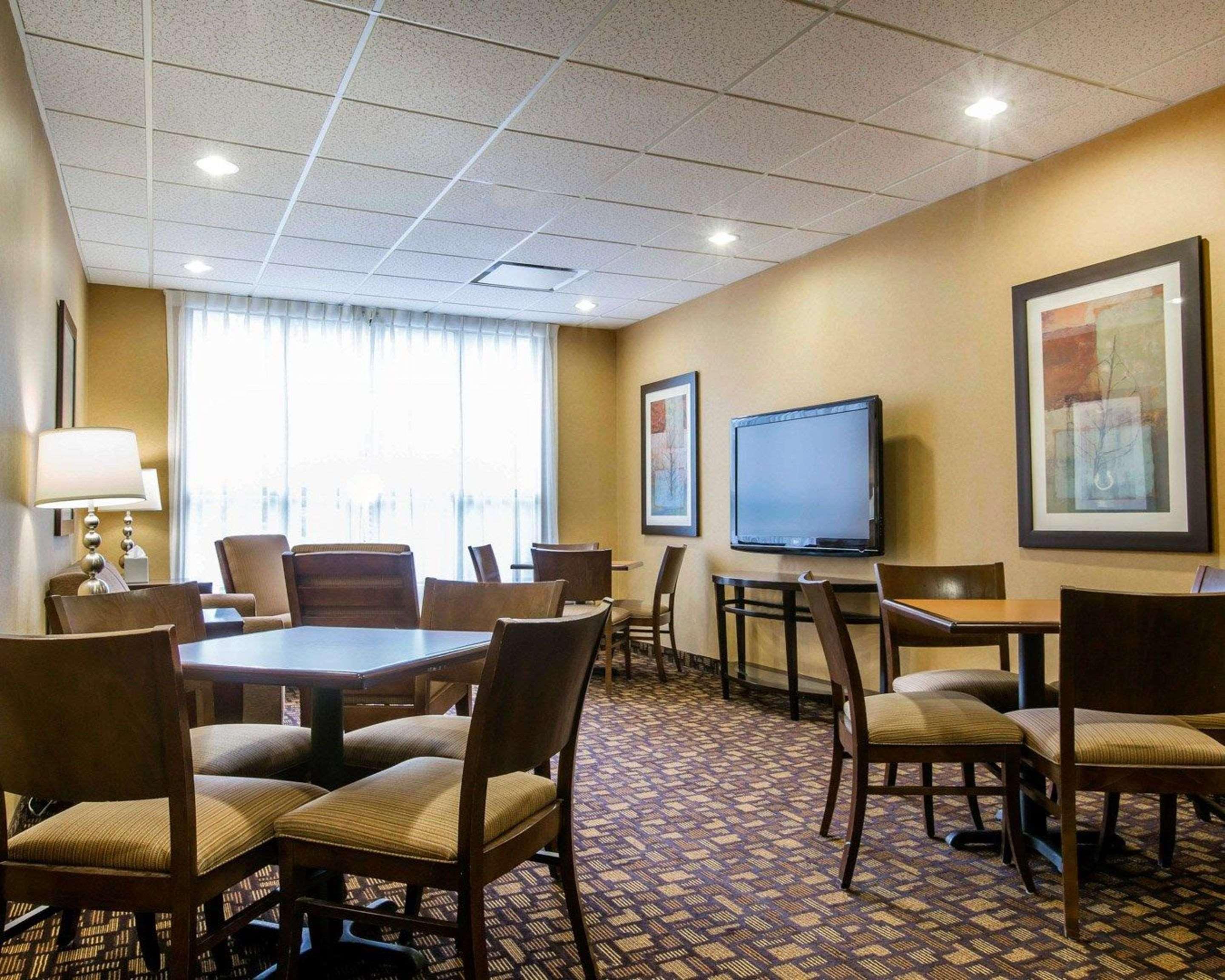 Comfort Inn & Suites Adj To Akwesasne Mohawk Casino Hogansburg Bagian luar foto