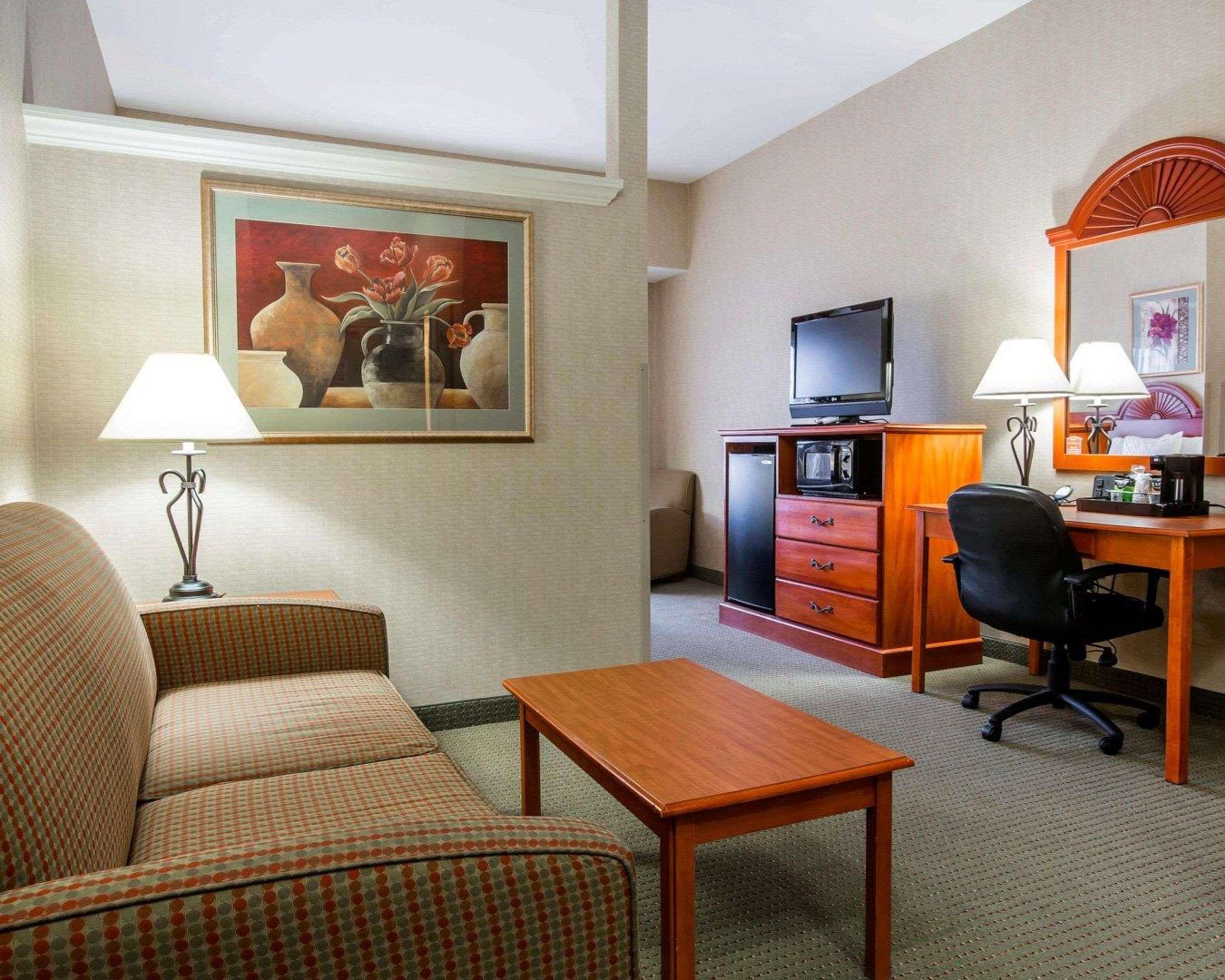 Comfort Inn & Suites Adj To Akwesasne Mohawk Casino Hogansburg Bagian luar foto